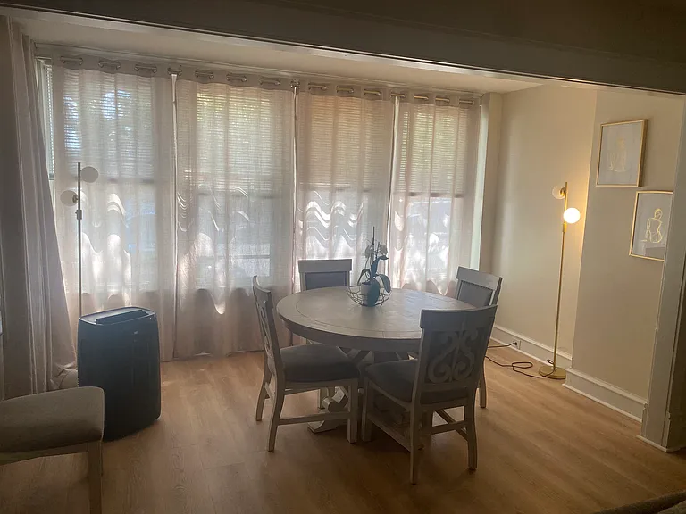 1209 Bridge St #1 — Photo 2