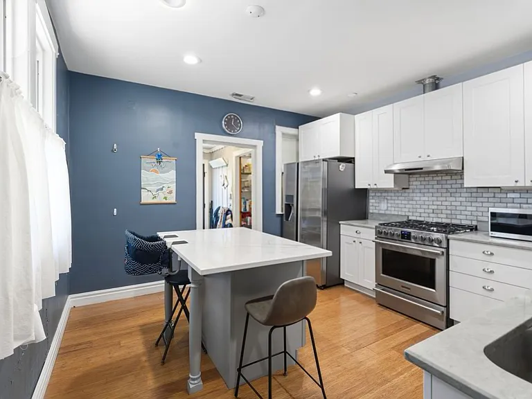 2924 W Giddings St — Photo 9