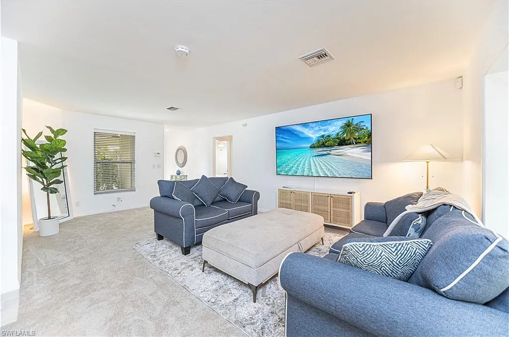 3 bed, 2.0 bath, 1866 sqft, $6,000 — Photo 2
