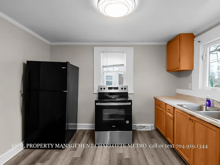 307 Leonard Ave — Photo 22