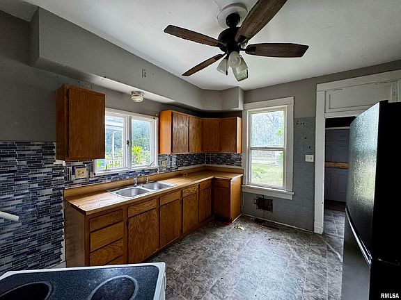 4th image of 1622 Loveland St