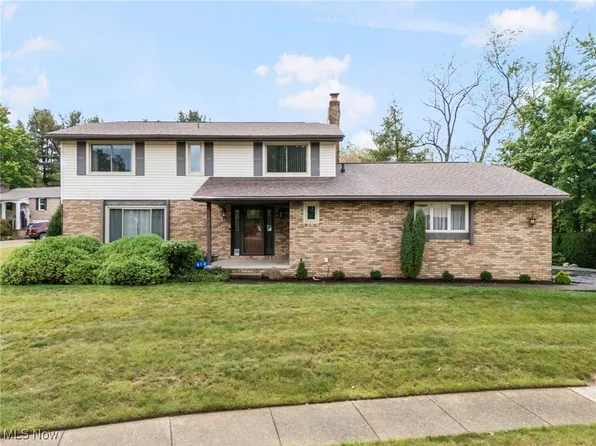 614 Northbury Cir NE, North Canton, OH 44720