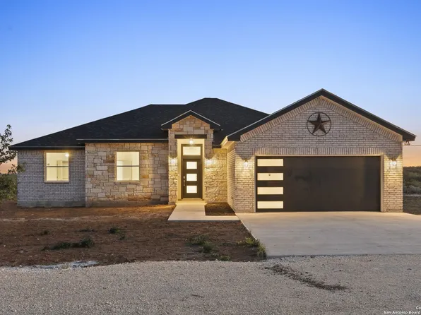59 Legend Hills, Uvalde, TX 78801