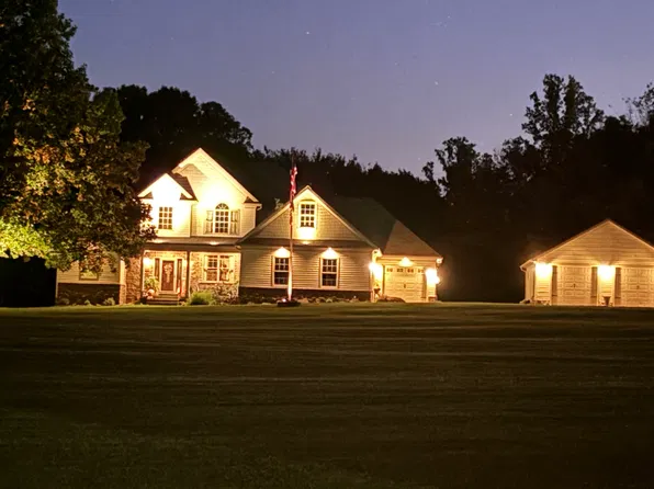 195 Solar Dr, Morgantown, WV 26508