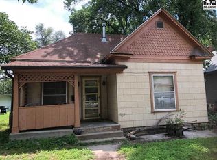 721 E 1st Ave, Hutchinson, KS 67501