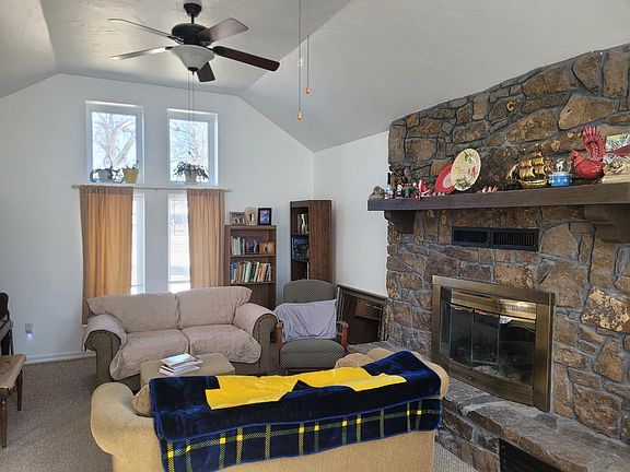 4th image of 1614 Camelot Pl