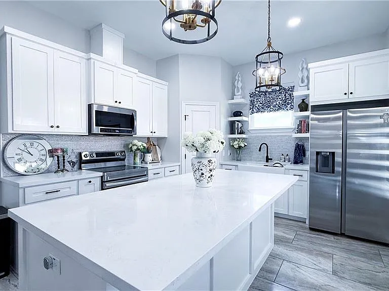 2501 S Cartier Dr — Photo 3
