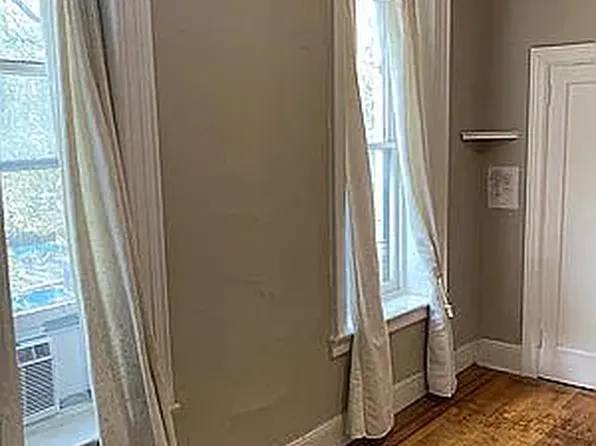 52 Bank Street image 2 of 4