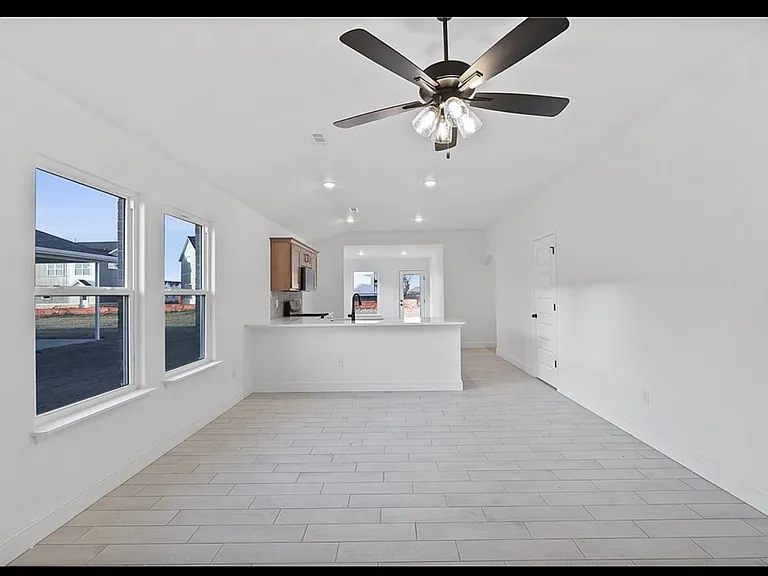 1512 Lowery St — Photo 6