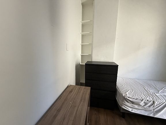 4th image of 475 Slater St Room 4