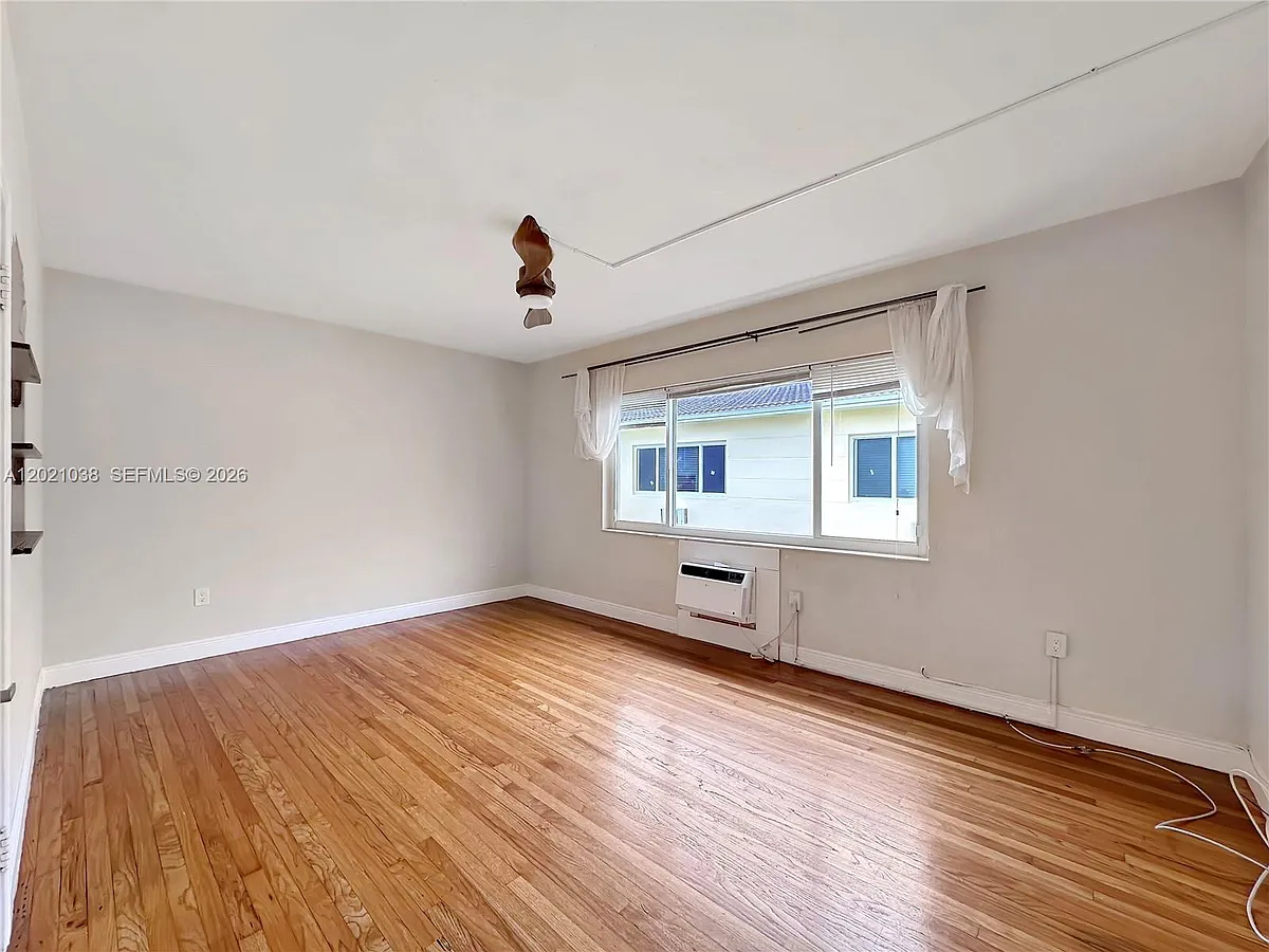 Building Photo - 965 Bay Dr #4