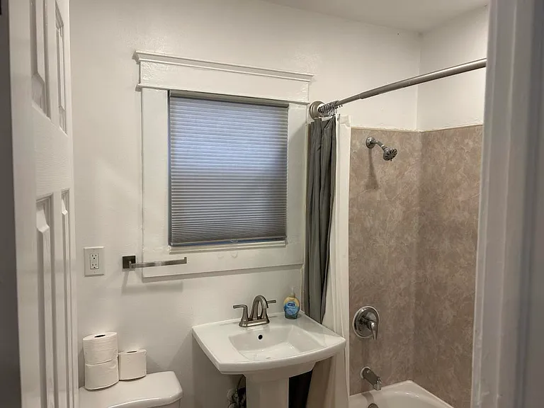 123 6th St #9 — Photo 7