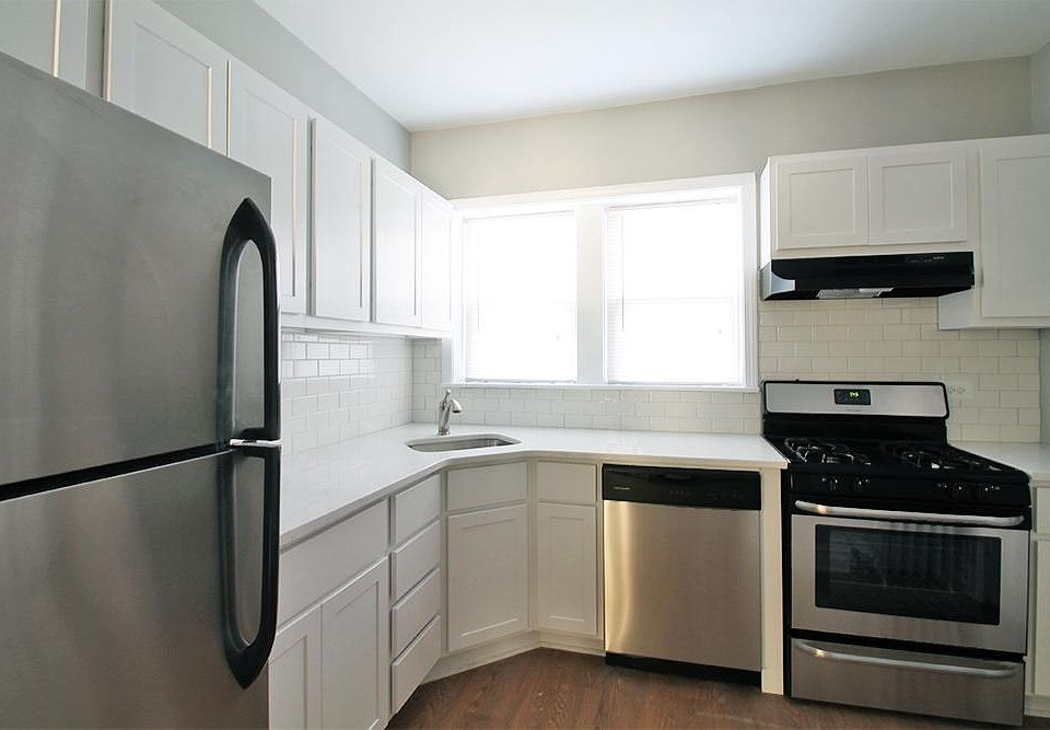 1st image of 710 1/2 N Austin Blvd APT 2W