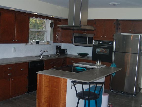 3rd image of 303 Richland Ln