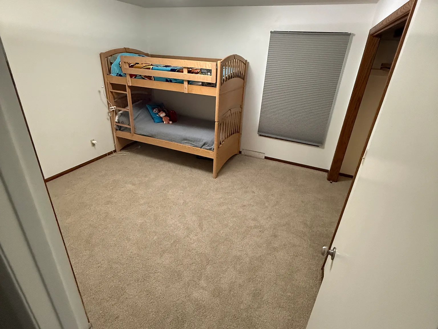 3 bed, 2445 sqft, $3,200 — Photo 3