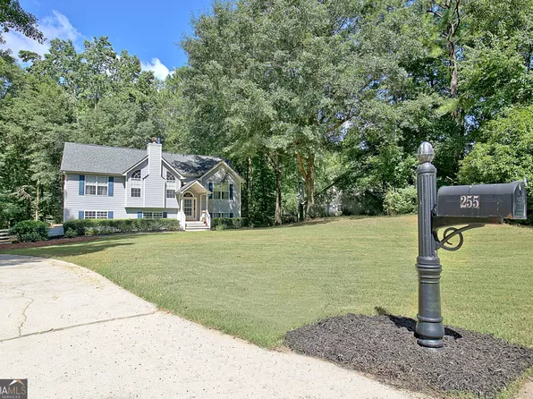 255 Applewood Cir, Newnan, GA 30263