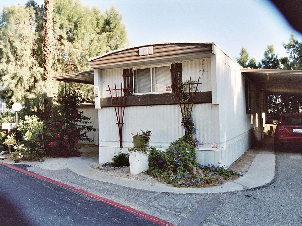 Huge fenced yard too!