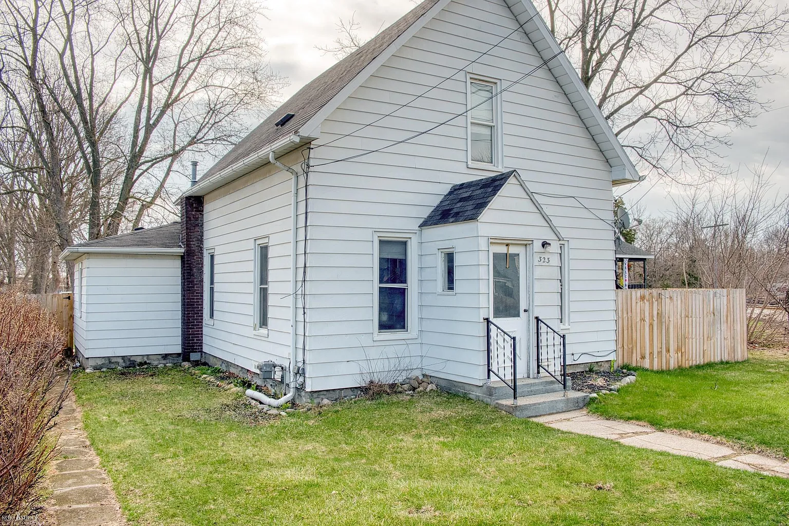 323 S Chipman St photo 1