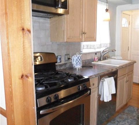 3rd image of 74 Whitney Ave