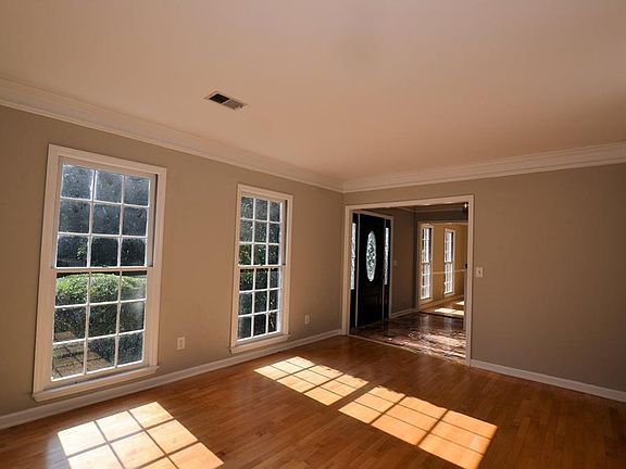 4th image of 572 Briarmeade Dr