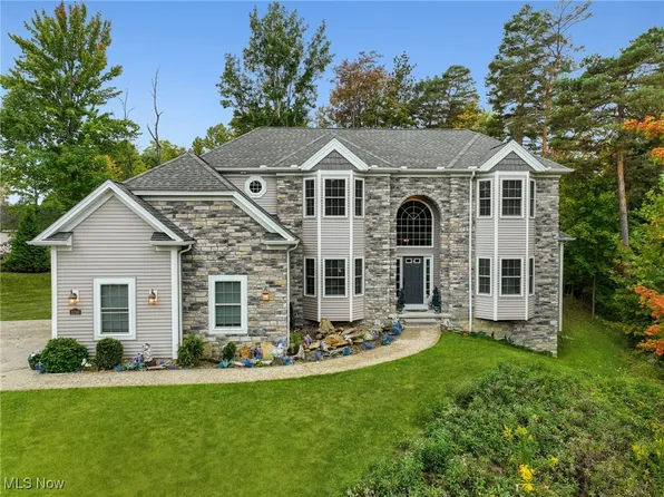 8290 Crystal Creek Dr, North Royalton, OH 44133