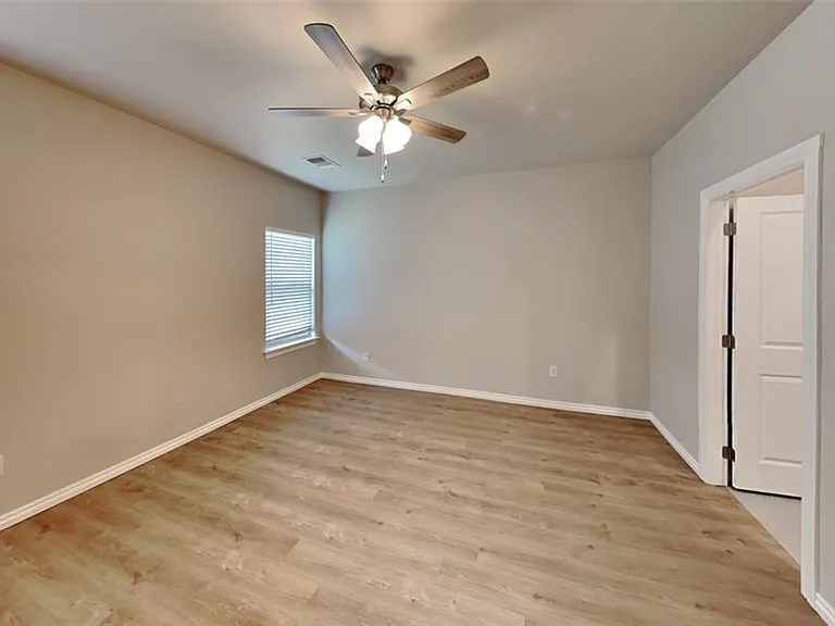 6904 Labelle Dr — Photo 7