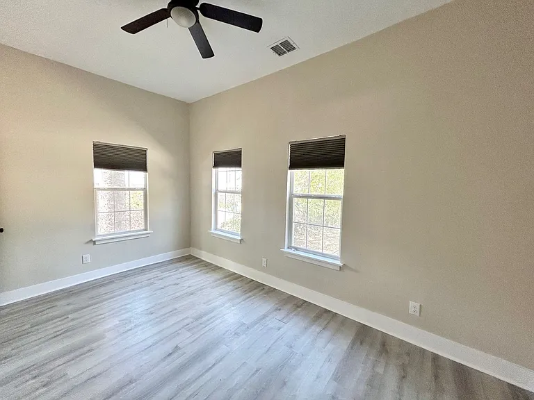 1135 W Ridgewood Ct — Photo 10