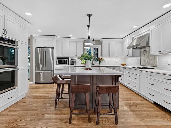 4th image of 7 McCarthy Cir