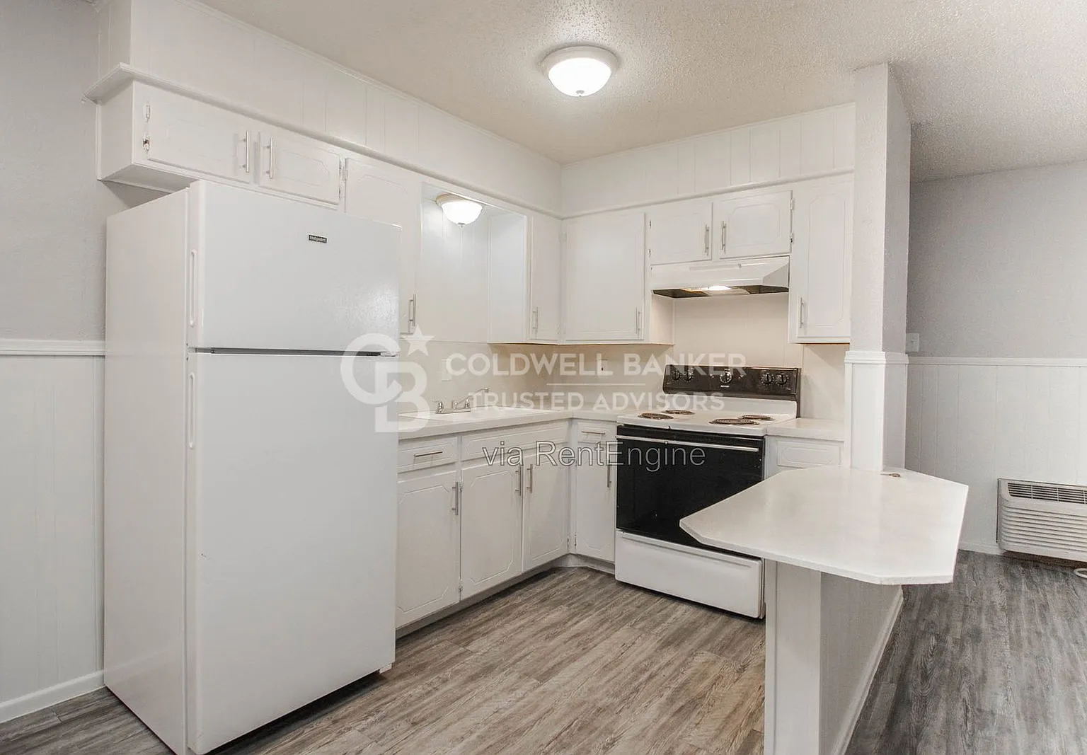 2 bed, 1.0 bath, 755 sqft, $649 — Photo 2