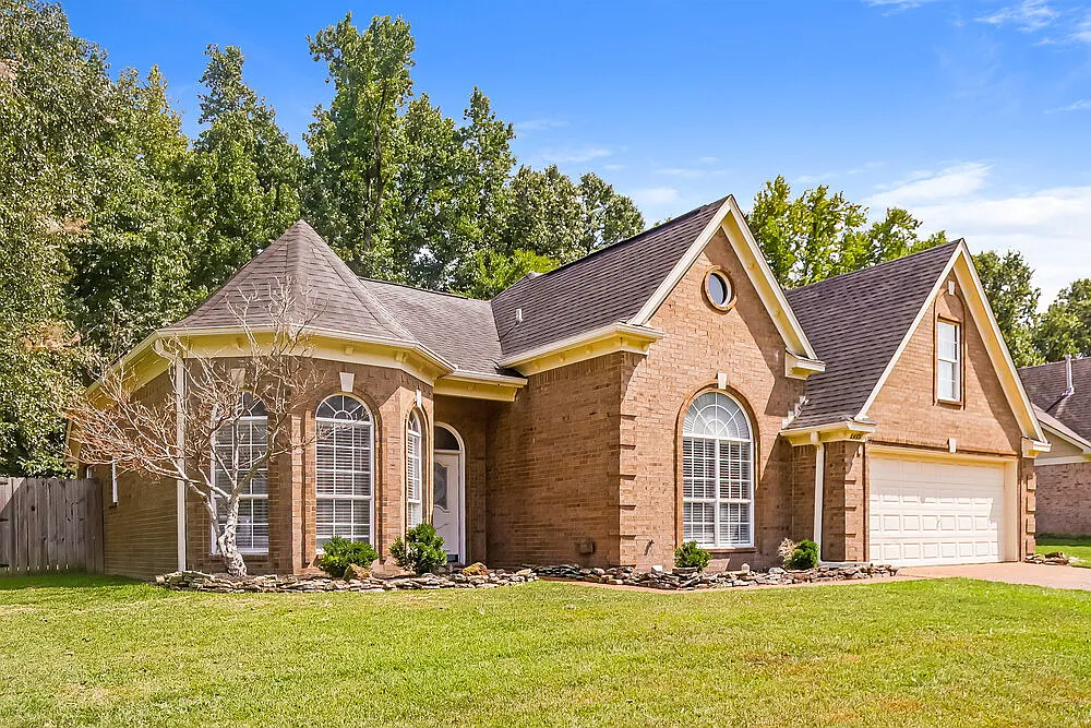 4 bed, 2.0 bath, 2100 sqft, $2,140 — Photo 4