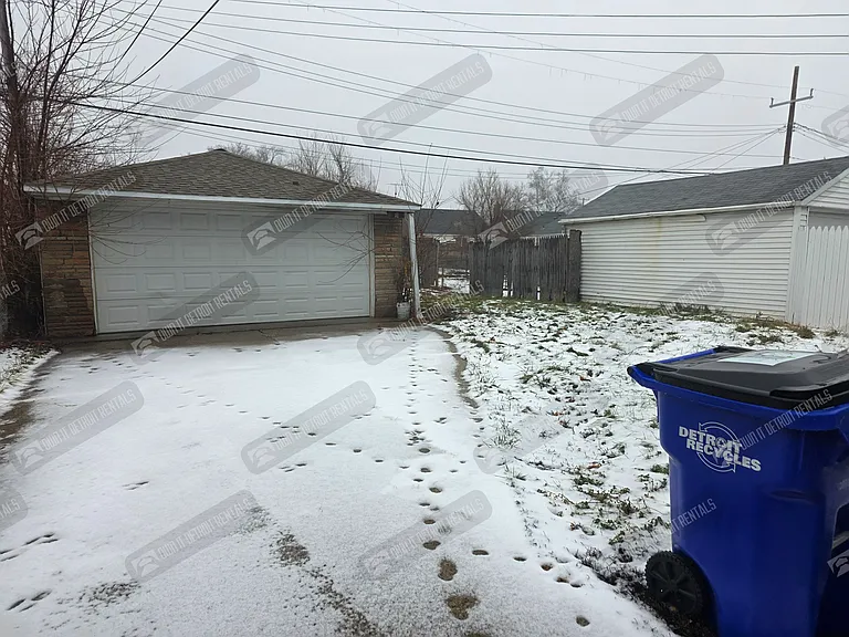 16647 Rossini Dr — Photo 3