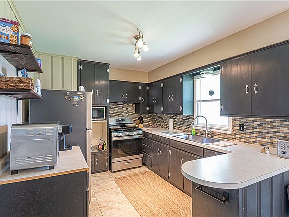 5th image of 3016 W Mount Comfort Rd