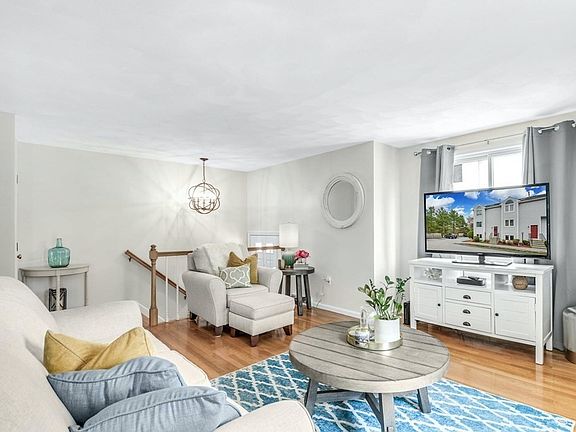 3rd image of 26 Webster St Unit 26