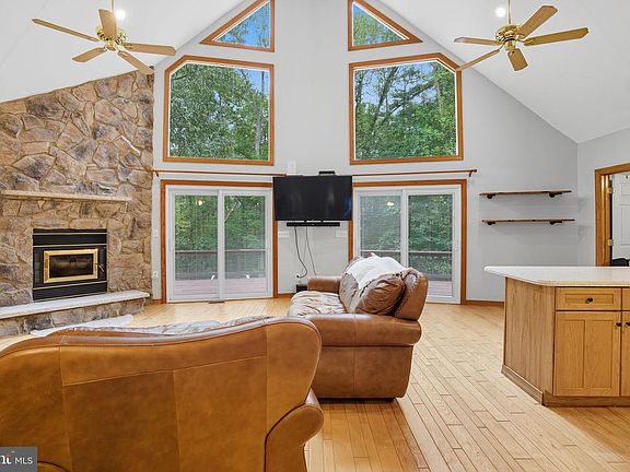 4th image of 115 Forest Ln