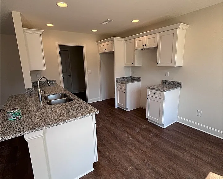 720 Alexander Way — Photo 3