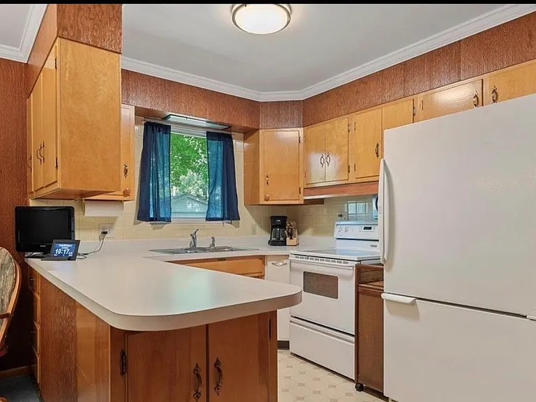 141 Circle Dr — Photo 2