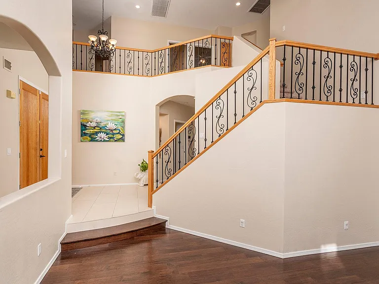 4506 E Robin Ln — Photo 8