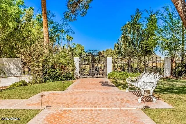 7 bed, 6.5 bath, 5846 sqft, $15,000 — Photo 2