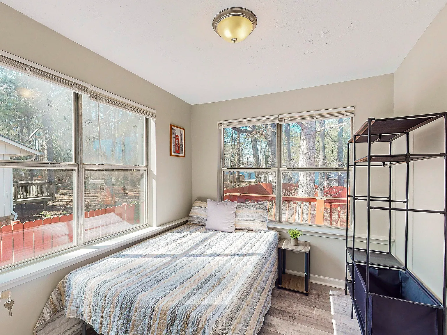 4 bed, 3.0 bath, 1800 sqft, $672 — Photo 1