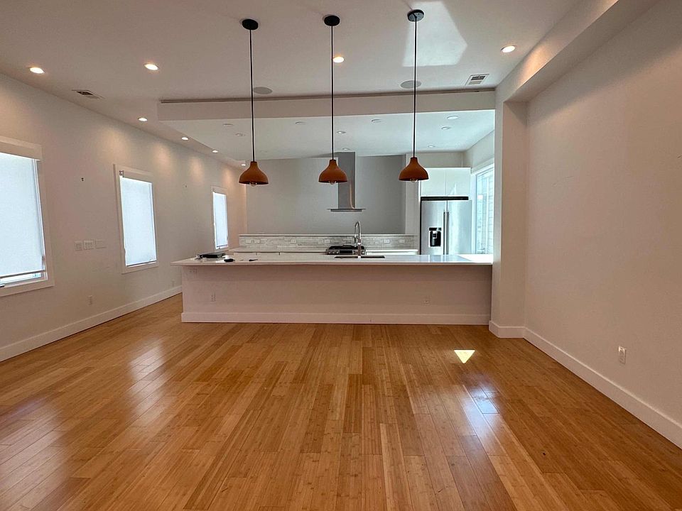 1st image of 1459 Thomas Ave