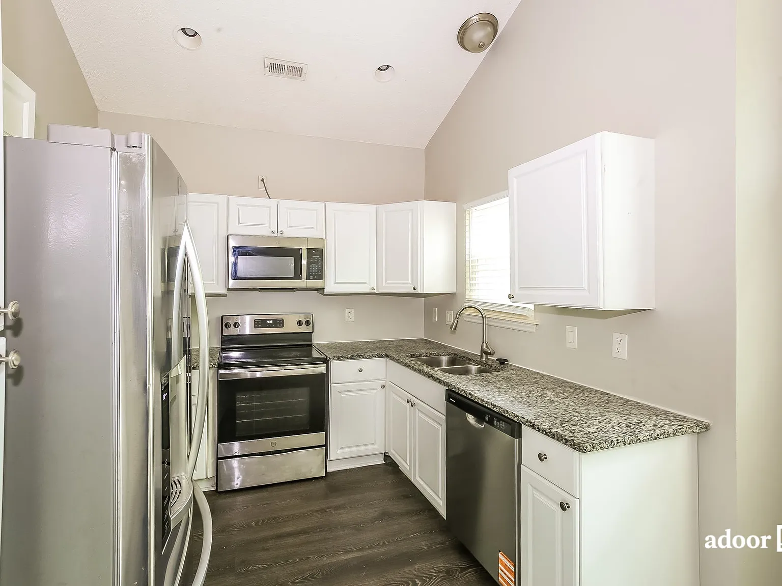 3 bed, 2.0 bath, 1455 sqft, $1,985 — Photo 4