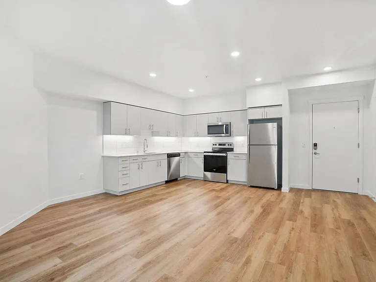 Ellis Apartments — Photo 36