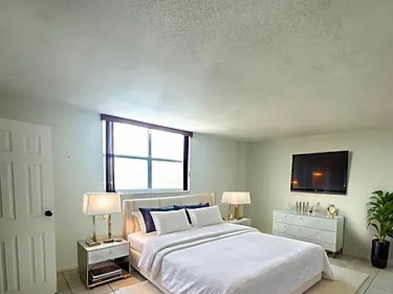 4675 W 18th Ct #801 — Photo 10