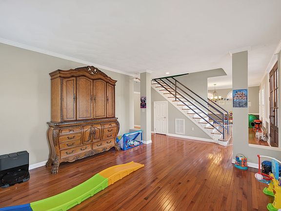 5th image of 1708 Caversham Mews