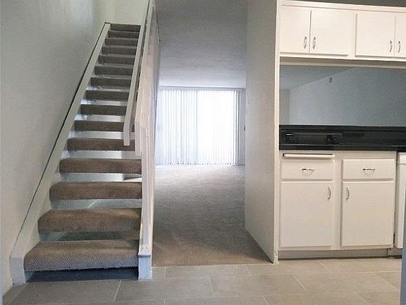 4th image of 1414 Greenfield Ave APT 207