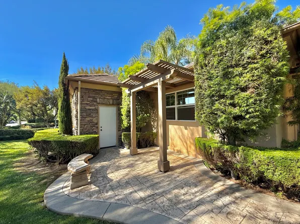 2 Rolling Hls, Irvine, CA 92602