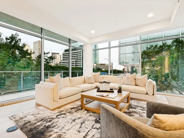 2025 Woodall Rodgers Fwy Unit 23, Dallas, TX 75201