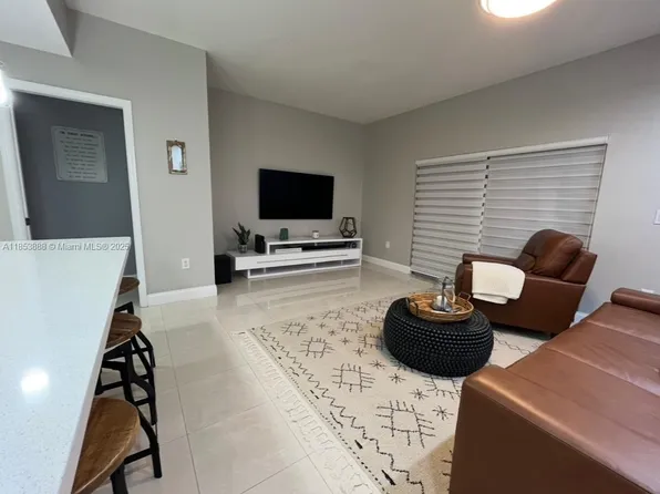 8830 W Flagler St APT 10, Miami, FL 33174