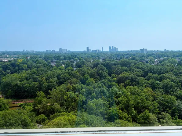 15 Vicora Link Way #1802, Toronto, ON M3C 1A9