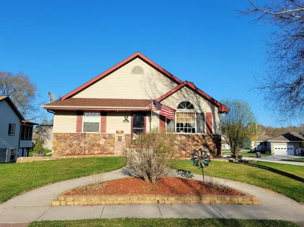 601 N Cedar St, Horicon, WI 53032